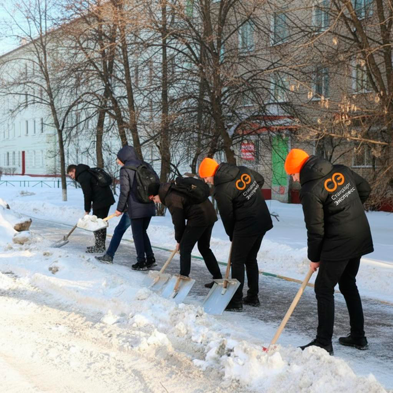 Уборка снега с крыш и территорий в Красновишерске